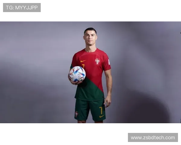 C罗社交媒体分享回归葡萄牙国家队照片帅气戴墨镜引发球迷热议